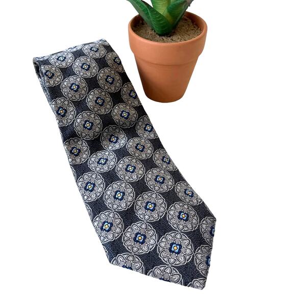 JOS A BANK Signature Collection Mens Tie Gray Floral Textured 100% Silk 3.75" - Picture 1 of 8